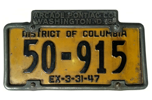 1946 (exp. 3-31-47) auto plate no. 50-915 in an advertising frame of Arcade Pontiac Co.