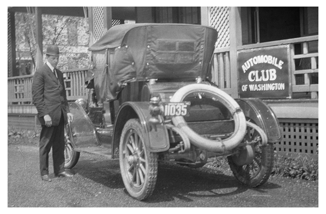 Apperson roadster parked at the Automobile Club of Washington office.